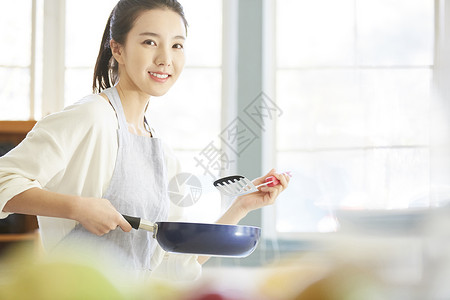 女人做饭图片