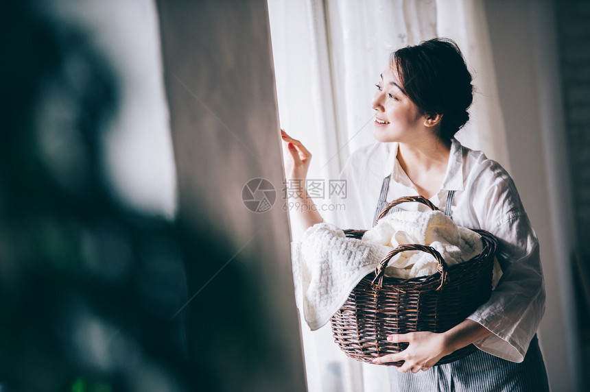 做家务的成熟女人图片