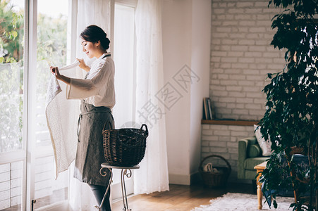 脱色日本人洗衣篮女生活洗涤图片