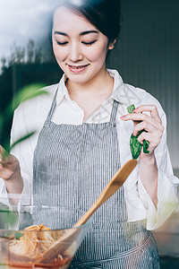 室内漂亮女士们女生活美食图片