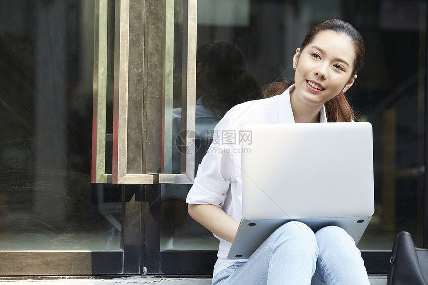 亚洲人美丽餐厅女商务旅行图片