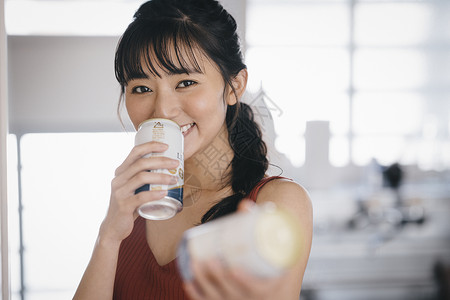 居家女子的生活方式图片