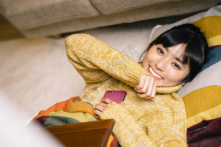 可爱女孩放松的生活方式图片