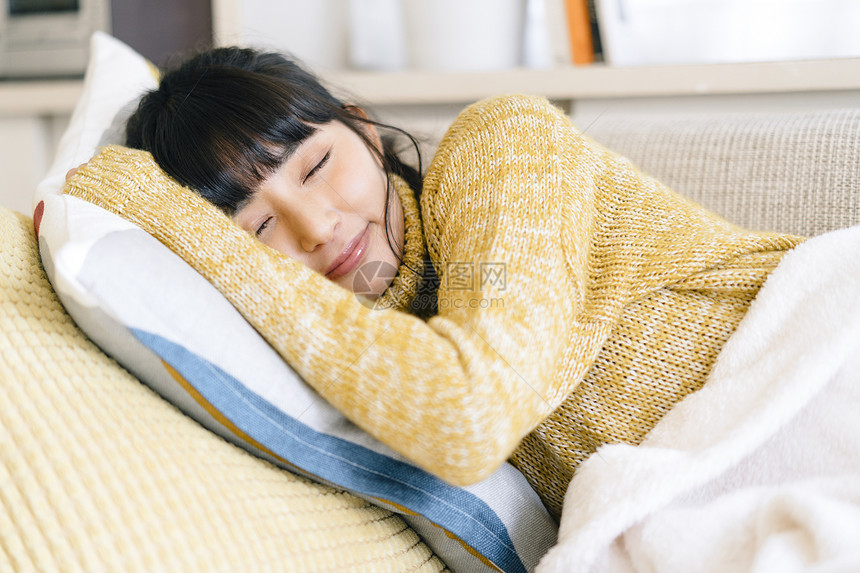 居家女孩的生活方式图片