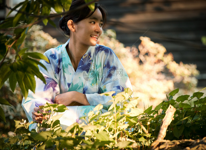 穿浴衣的女人图片