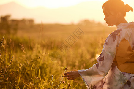 女生暮色30多岁妇女夏天浴衣图片