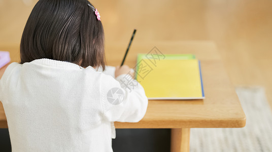 写作全力以赴留白女孩儿童生活方式学习背景图片