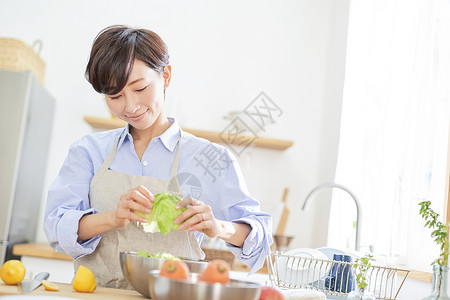 创造烹饪室内女人的生活方式家务图片