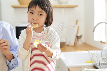 助手建造胸像父母和孩子的生活方式图片