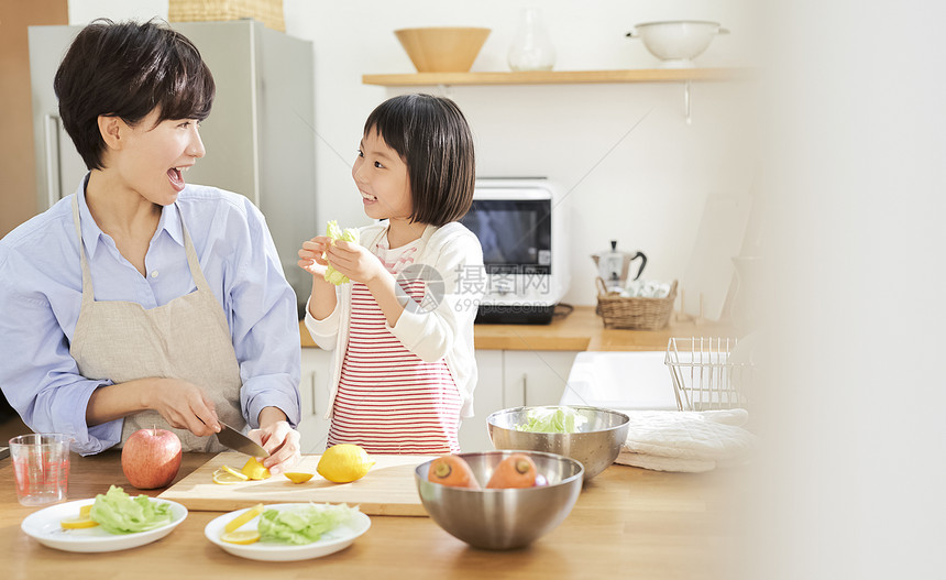 早餐家务日本人父母和孩子的生活方式图片