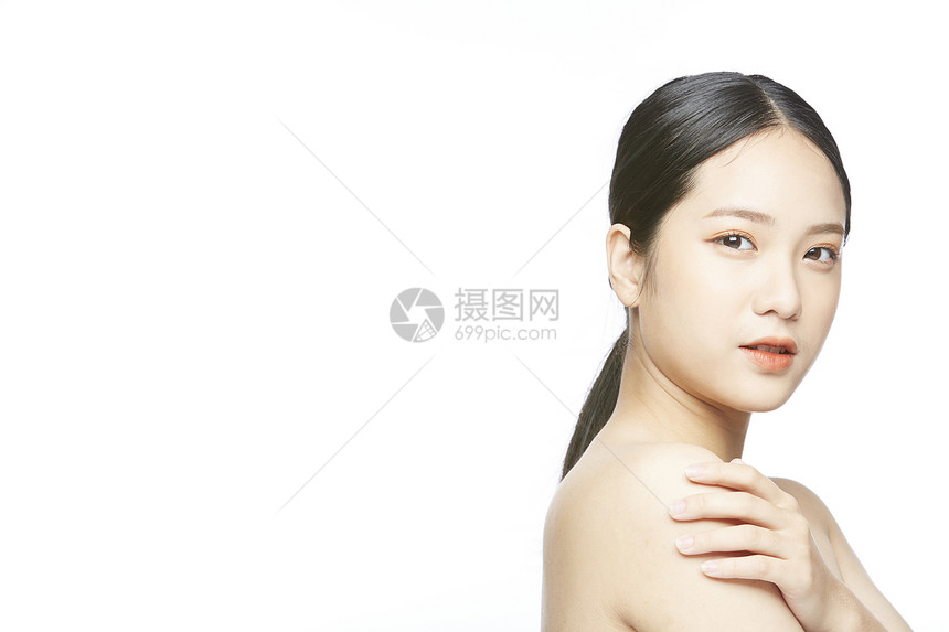 年轻女性美容护肤图片