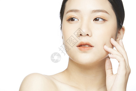 女性面部肌肤保湿美容图片