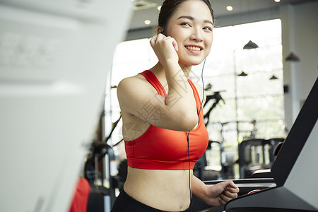 热爱健身的女子图片