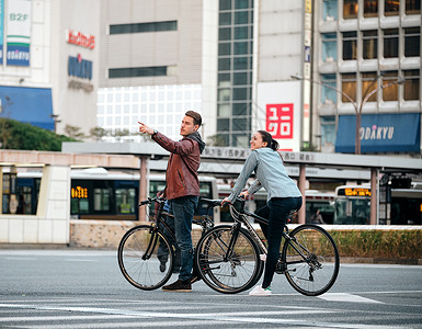 欧洲人奔跑游览外国人入境自行车之旅图片