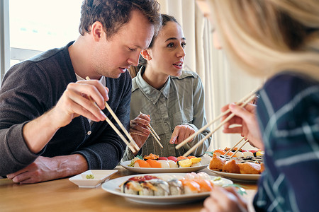 日本食品白人复制空间外国人入境日本烹饪班餐图片