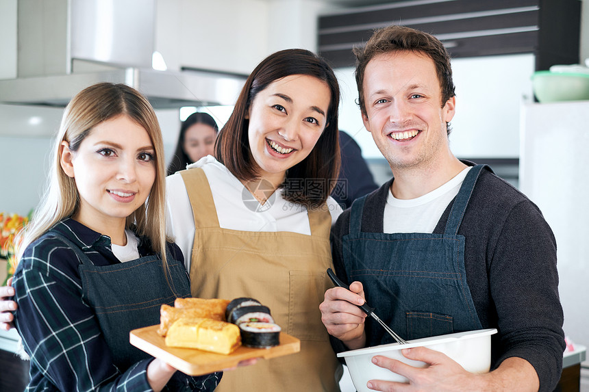 男女厨艺学校二十多岁外国人入境日本烹饪班图片