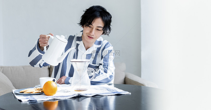 客厅米饭米男生活方式咖啡图片