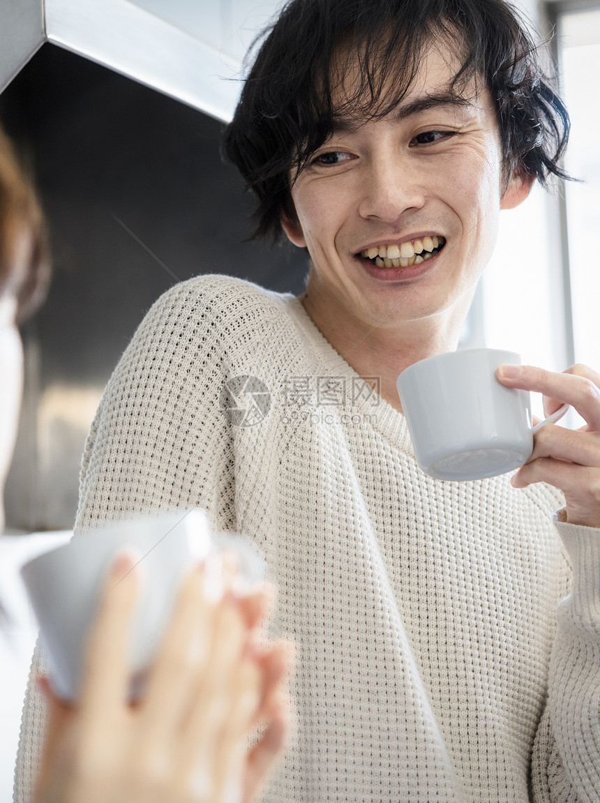 夫妻居家生活图片