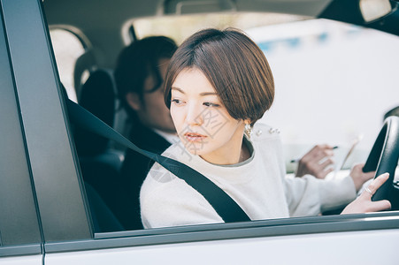 驾驶证行驶证正在考驾驶证的女人背景