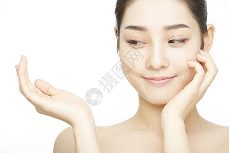 护肤女性展示手势图片
