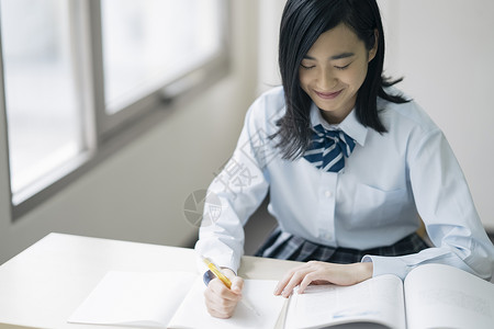 中学校服女生教室学习图片