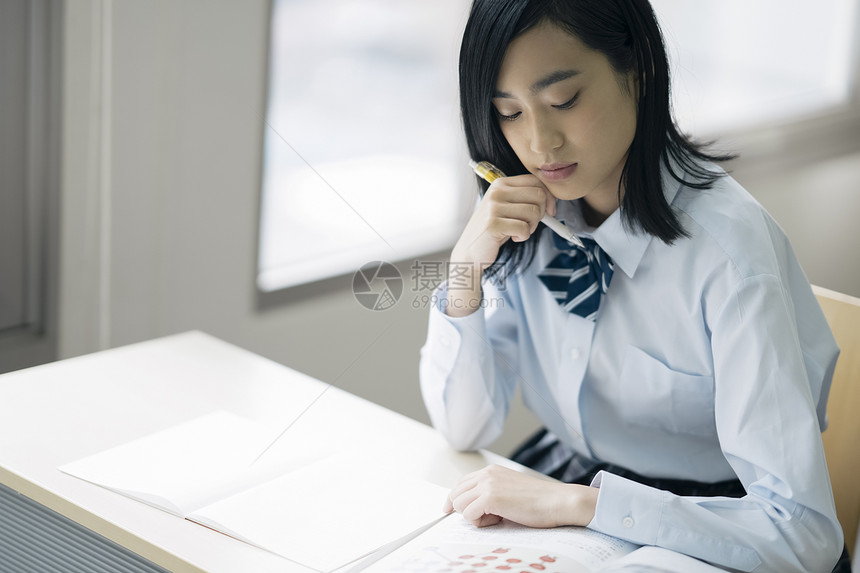 校服室内女孩高中生学习补习班预备学校图片