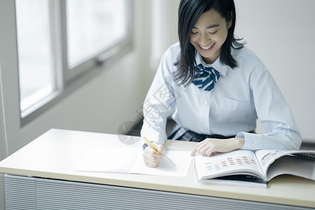 中学校服女生教室学习图片