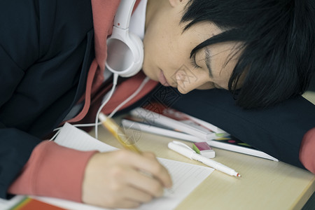 疲惫睡觉青少年高中生学习补习班预备学校图片