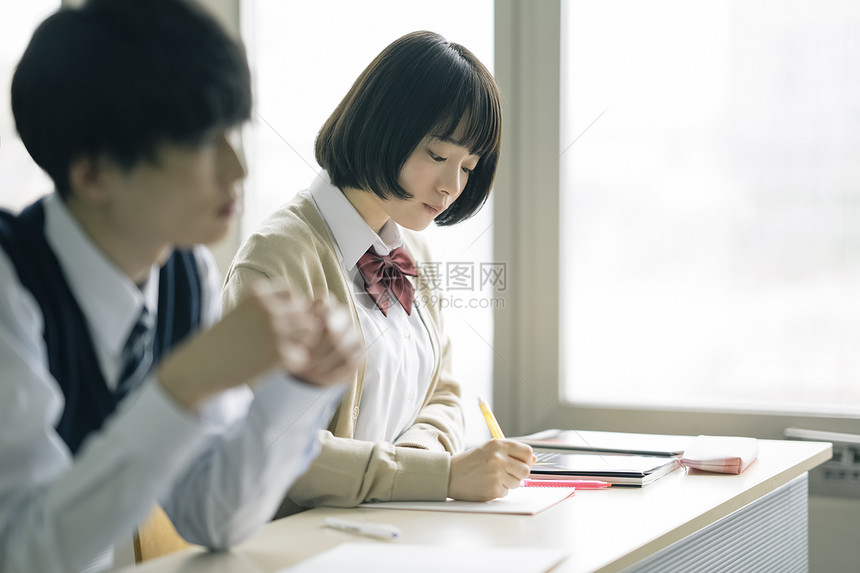 女孩们小学生亚洲人高中生学习补习班预备学校图片