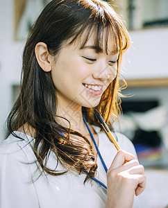 创意办公室业务的女人图片