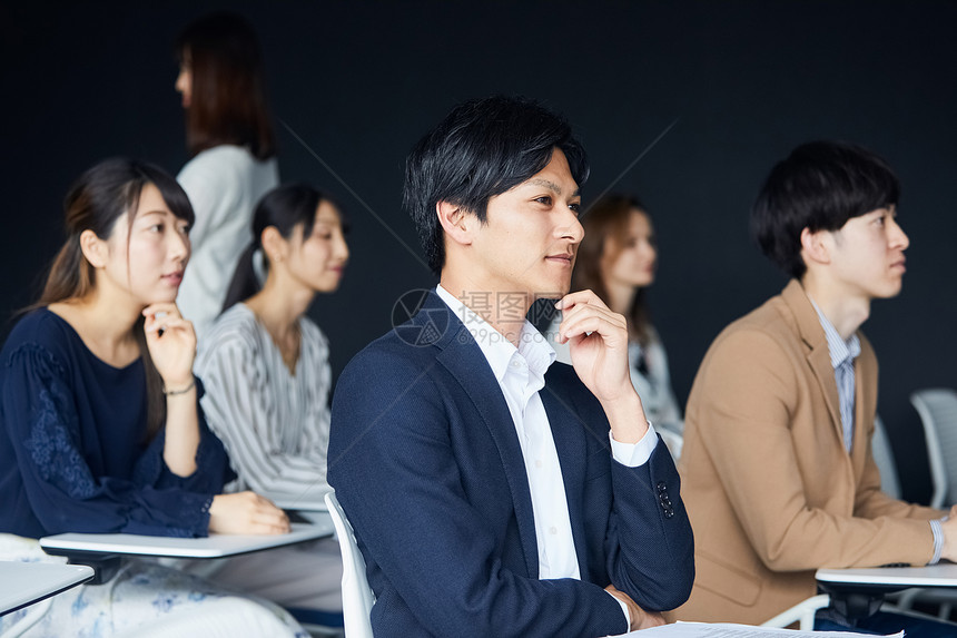 商务男士商业研讨会图片