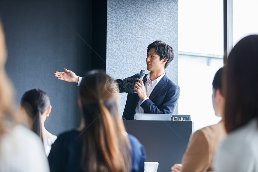 商务男士商业研讨会图片