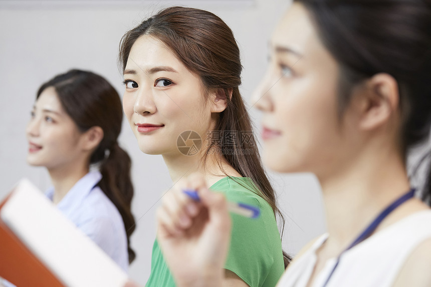 坚固办公楼女孩女生意图片