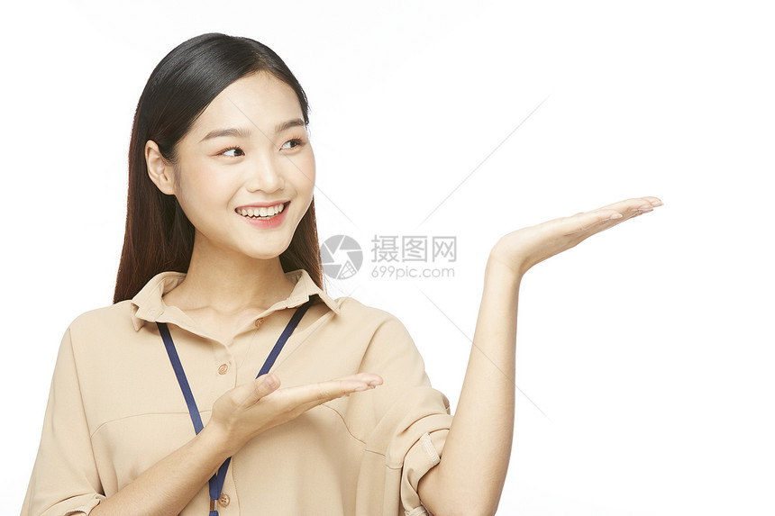 展示动作微笑的商务女性图片