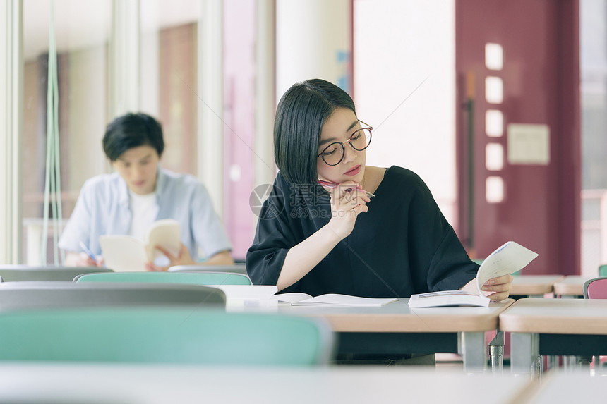 日本人人物精美女大学生学习摄影合作keisenjogakuen大学图片