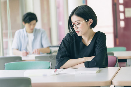 肖像同学读女大学生学习摄影合作keisenjogakuen大学图片