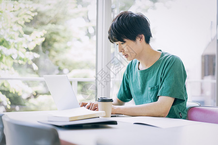 人类互联网清澈男大学生电脑摄影合作keisenjogakuen大学图片