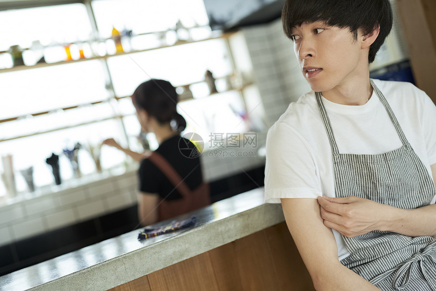 生机勃勃中场休息男人男生活方式厨房咖啡馆图片