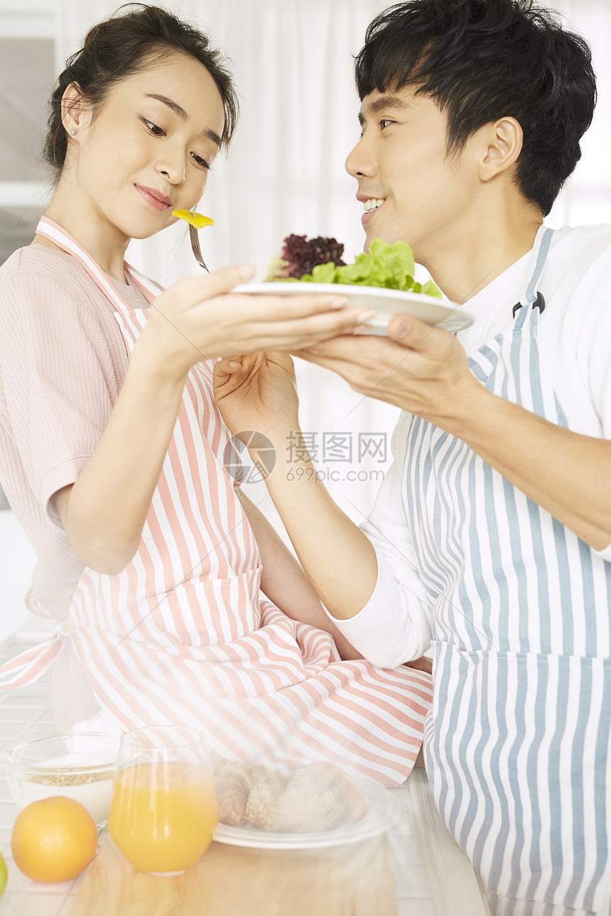 亚洲夫妻甜蜜生活图片