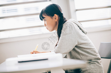 活力高兴晴朗女孩补习学校学习图片