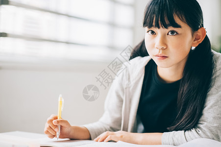 少女空白部分上课女孩补习学校学习图片