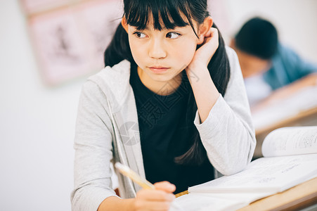 半身照户内中学测试女孩小学学生研究图片