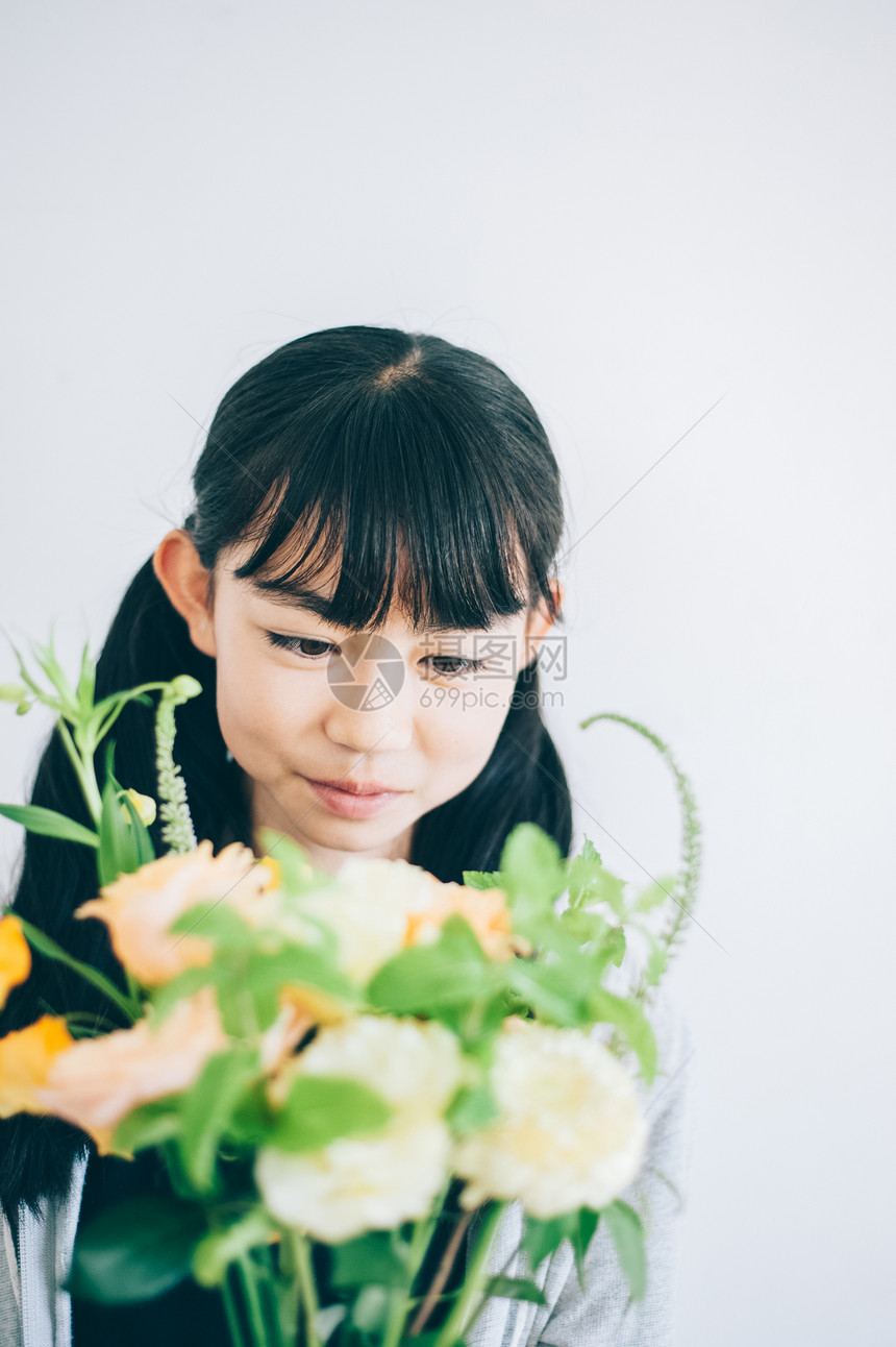 阳光少女周末休息图片