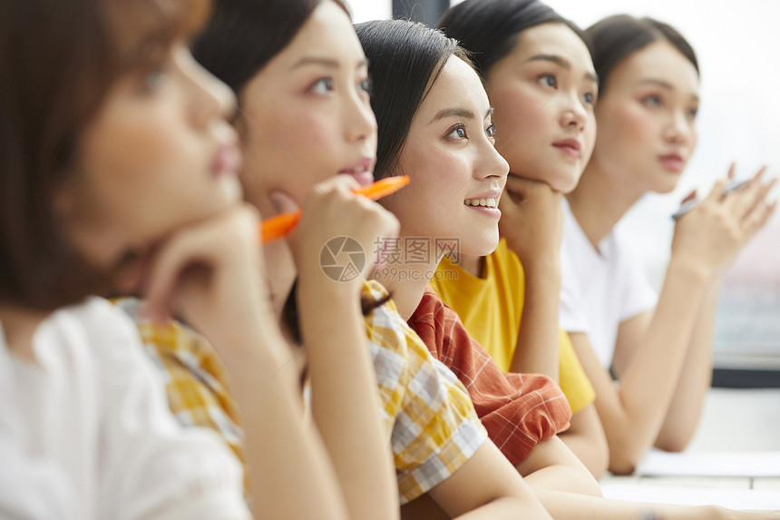 校园生活上课青春少女们图片