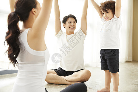 女生小朋友二十多岁家庭生活方式瑜伽图片