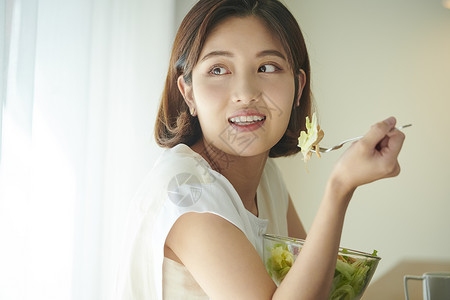 感厨房二十多岁女生活方式餐图片