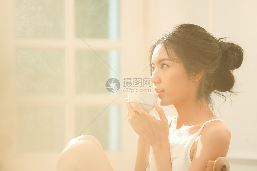 女孩房间影子女生活方式茶时间图片