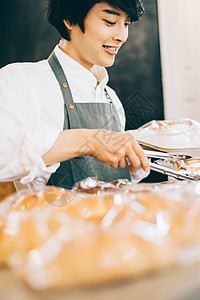 面包店工作的员工餐厅高清图片素材