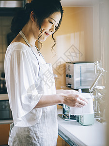 妈妈漂亮烹调女人的生活方式主妇图片