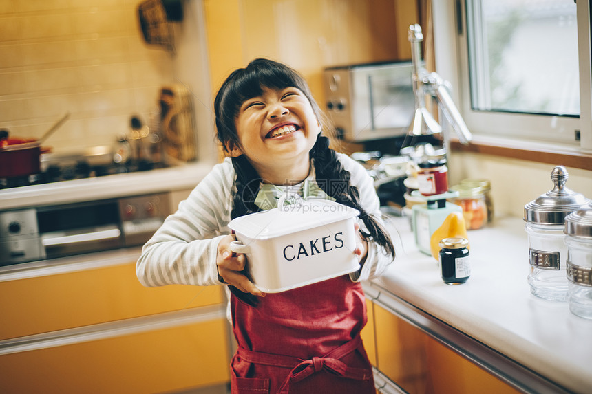 生活烘焙甜点小孩儿童女孩的帮助图片